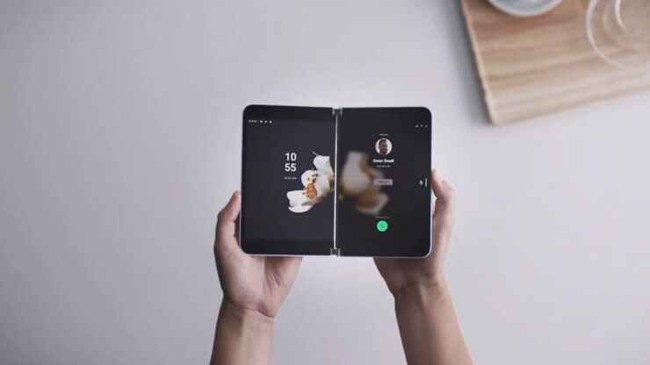 Microsoft ra mắt điện thoại 2 màn hình