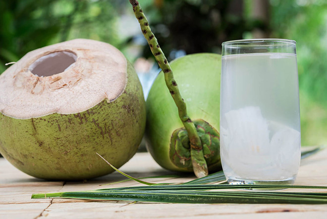 Nước dừa giúp giải nhiệt, giảm huyết áp tuyệt vời