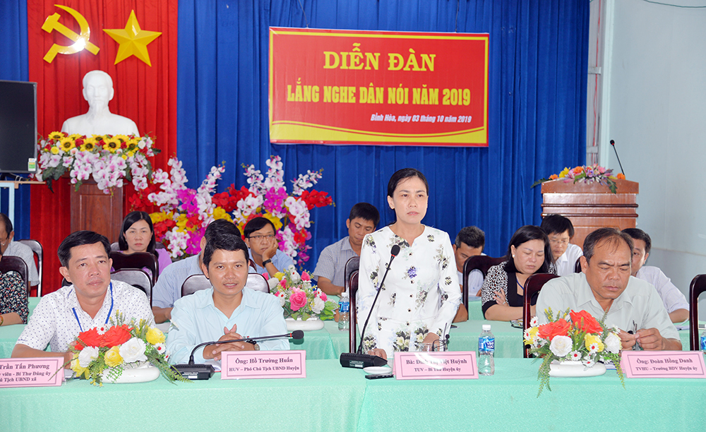 Lãnh đạo huyện Châu Thành đối thoại với dân