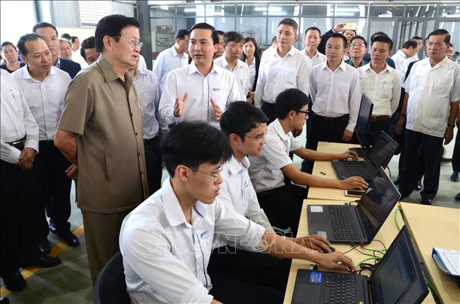 Thủ tướng Lào kết thúc tốt đẹp chuyến thăm chính thức Việt Nam