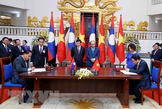 Báo chí Lào đưa tin đậm nét về chuyến thăm Việt Nam của Thủ tướng