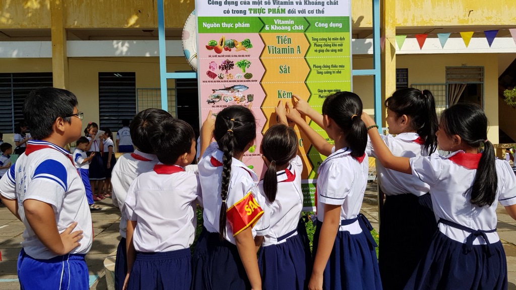 Trường Tiểu học bán trú “A” Long Thạnh đẩy mạnh cải thiện chất lượng bữa ăn học đường