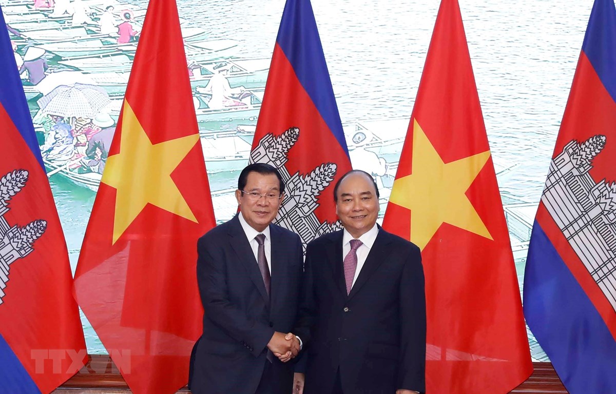 Thủ tướng Nguyễn Xuân Phúc hội đàm với Thủ tướng Campuchia Hun Sen