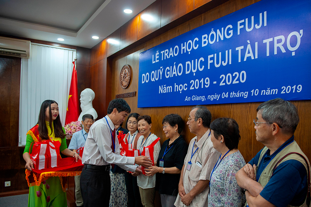 Trường Đại học An Giang trao học bổng Fuji năm học 2019- 2020 Trường Đại học An Giang: Tổ chức lễ trao học bổng Fuji năm học 2019- 2020