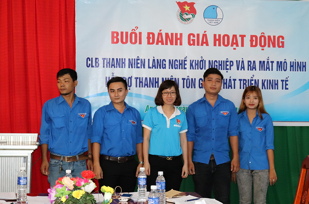 Ra mắt mô hình “Hỗ trợ, giúp đỡ thanh niên tôn giáo làm kinh tế” Ra mắt mô hình “Hỗ trợ, giúp đỡ thanh niên tôn giáo làm kinh tế”