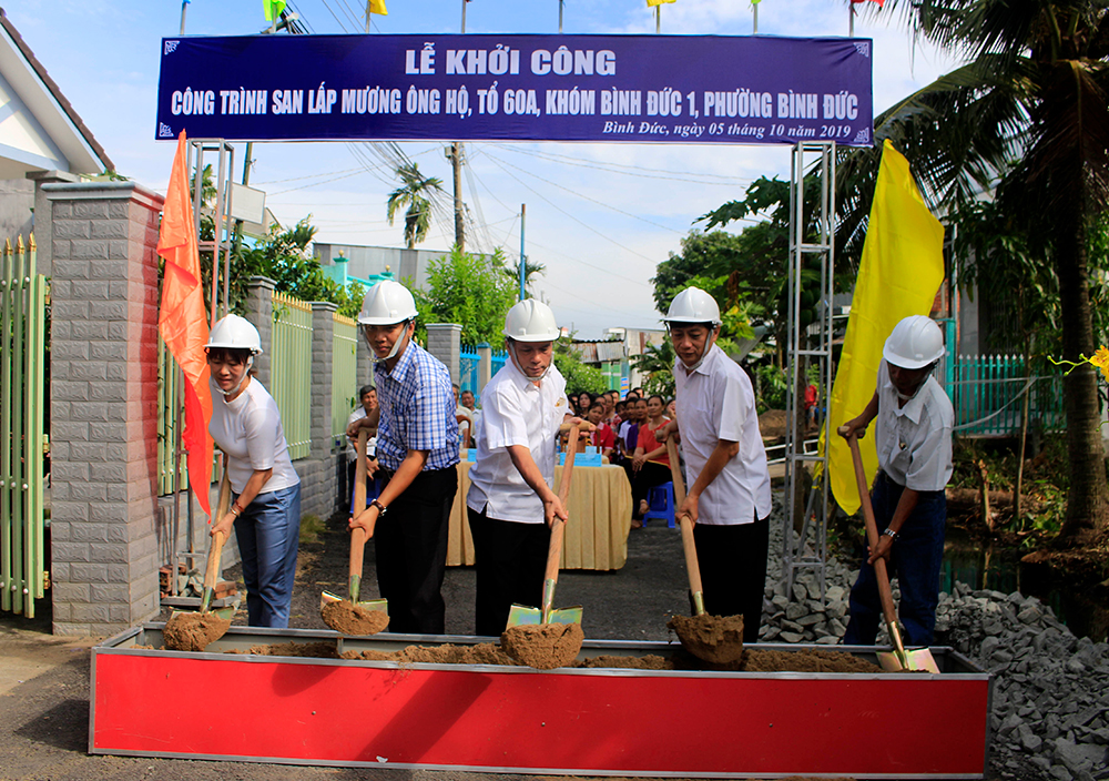 Khởi công xây dựng san lắp mương ông Hộ Bình Đức: Khởi công xây dựng san lắp mương ông Hộ