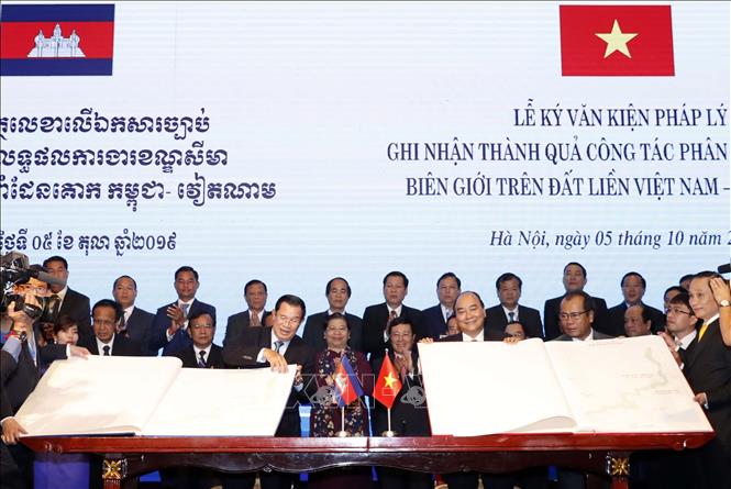 Thủ tướng Việt Nam - Campuchia đồng chủ trì Hội nghị tổng kết cắm mốc biên giới trên đất liền hai nước
