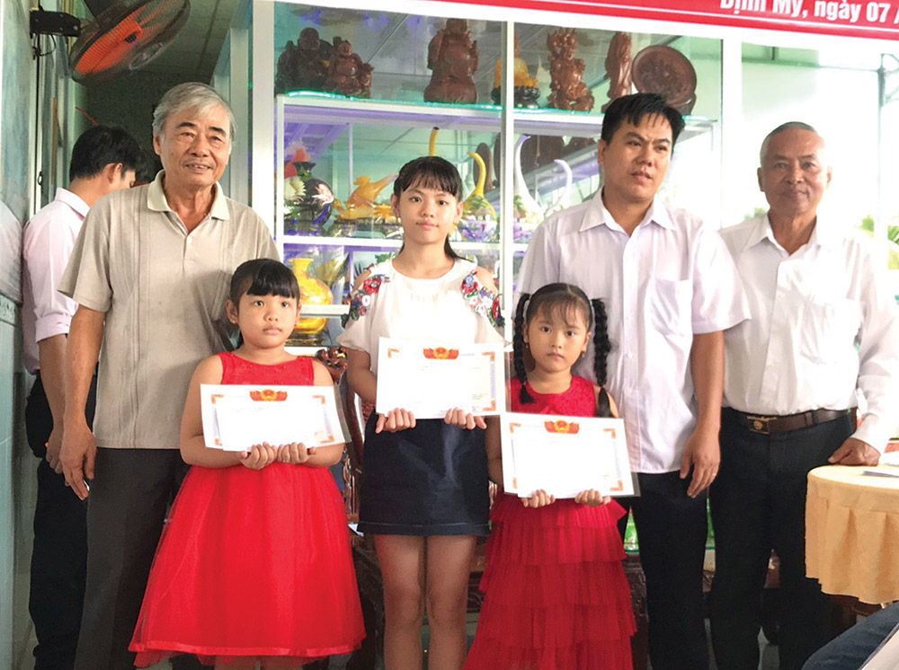 Xây dựng xã hội học tập khởi nguồn từ gia đình Gia đình học tập là “hạt nhân” xây dựng thành công xã hội học tập