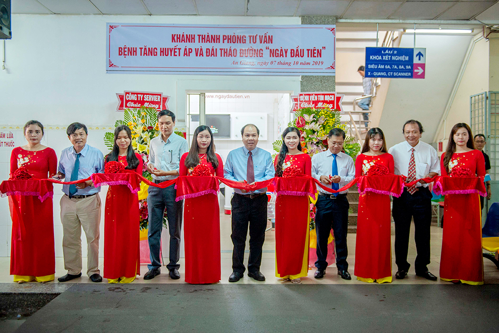 Khánh thành Phòng tư vấn miễn phí bệnh tăng huyết áp và đái tháo đường “ Ngày đầu tiên” Khánh thành Phòng tư vấn miễn phí bệnh tăng huyết áp và đái tháo đường “ Ngày đầu tiên”