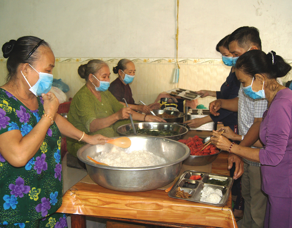Nhà ăn tình thương - 10 năm nơi ấy biết bao nhiêu tình!