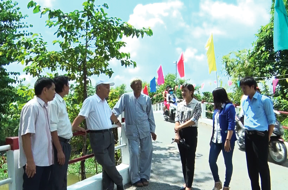 Lão nông học tập và làm theo Bác