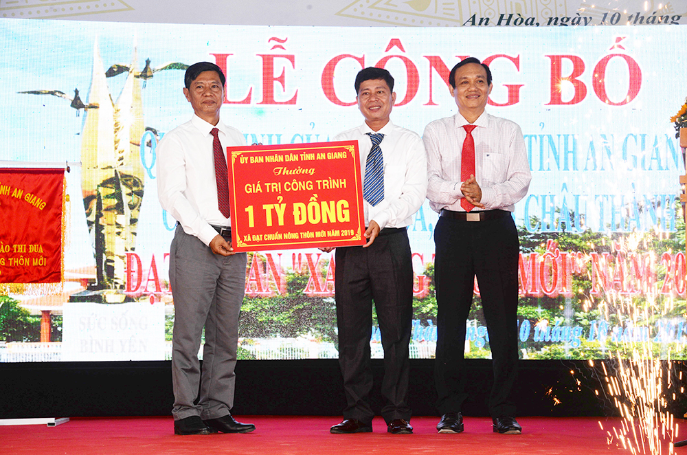 An Hòa đón nhận danh hiệu xã đạt chuẩn nông thôn mới An Hòa đón nhận danh hiệu xã đạt chuẩn nông thôn mới
