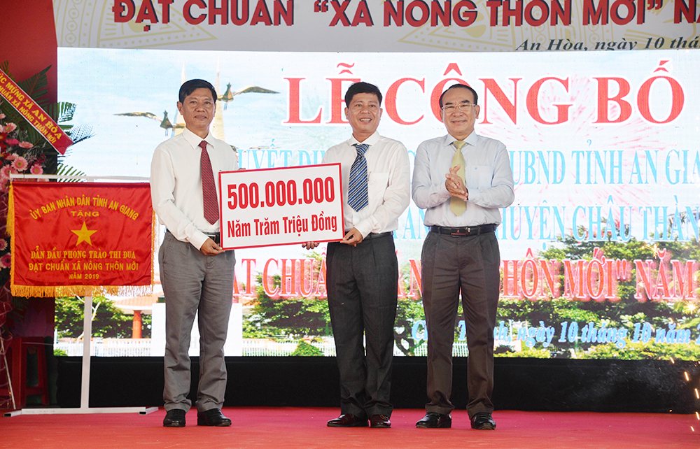 An Hòa đón nhận danh hiệu xã đạt chuẩn nông thôn mới An Hòa đón nhận danh hiệu xã đạt chuẩn nông thôn mới