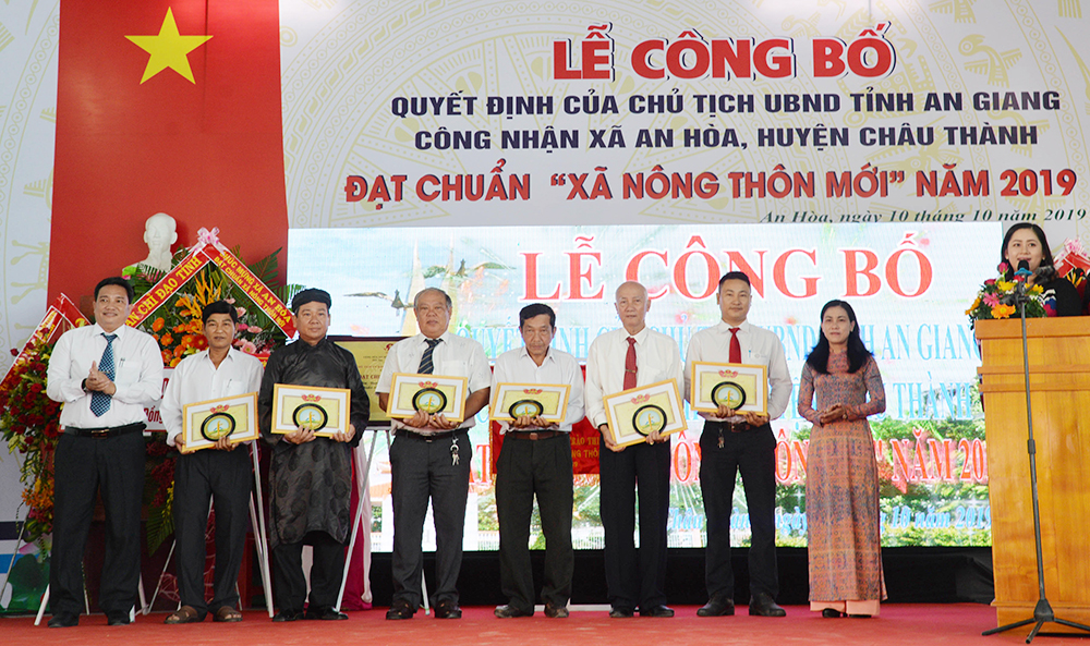 An Hòa đón nhận danh hiệu xã đạt chuẩn nông thôn mới An Hòa đón nhận danh hiệu xã đạt chuẩn nông thôn mới