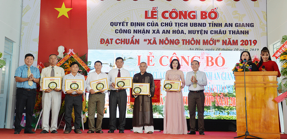 An Hòa đón nhận danh hiệu xã đạt chuẩn nông thôn mới An Hòa đón nhận danh hiệu xã đạt chuẩn nông thôn mới
