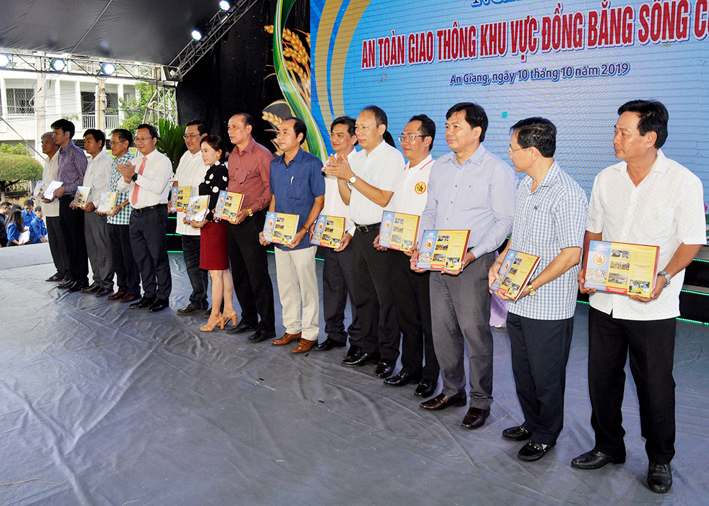 Sôi nổi Ngày hội an toàn giao thông khu vực ĐBSCL 2019 Sôi nổi Ngày hội an toàn giao thông khu vực ĐBSCL 2019