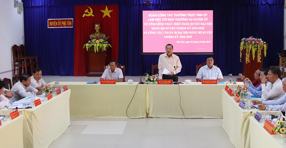 Phó Bí thư Thường trực Tỉnh ủy Võ Anh Kiệt làm việc tại Phú Tân Phó Bí thư Thường trực Tỉnh ủy Võ Anh Kiệt làm việc tại Phú Tân