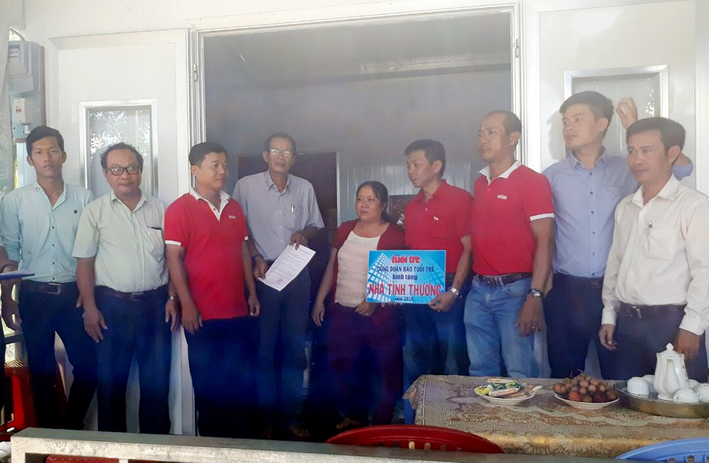 Bàn giao 2 căn nhà Tình nghĩa và Tình thương ở Phú Long
