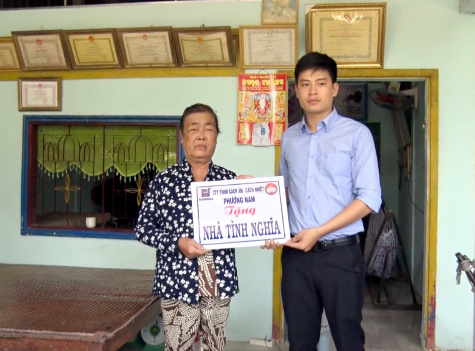 Bàn giao 2 căn nhà Tình nghĩa và Tình thương ở Phú Long