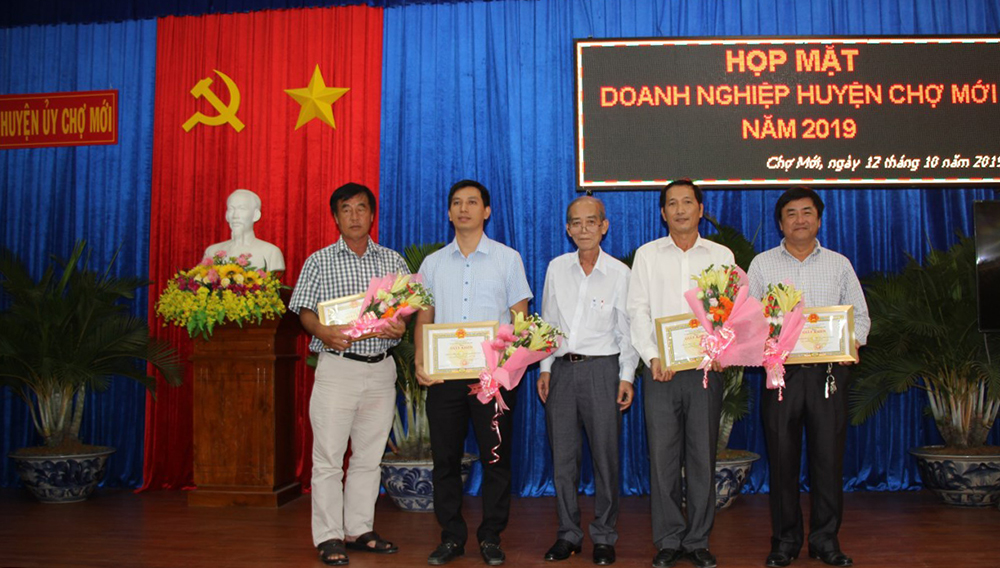 Chợ Mới biểu dương doanh nghiệp, doanh nhân tiêu biểu Chợ Mới biểu dương doanh nghiệp, doanh nhân tiêu biểu