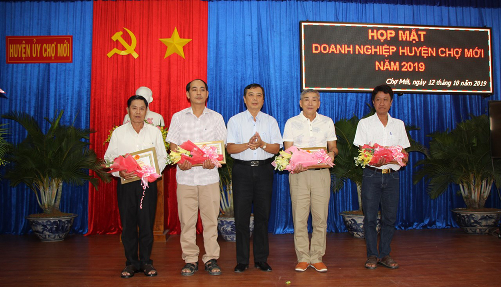 Chợ Mới biểu dương doanh nghiệp, doanh nhân tiêu biểu Chợ Mới biểu dương doanh nghiệp, doanh nhân tiêu biểu