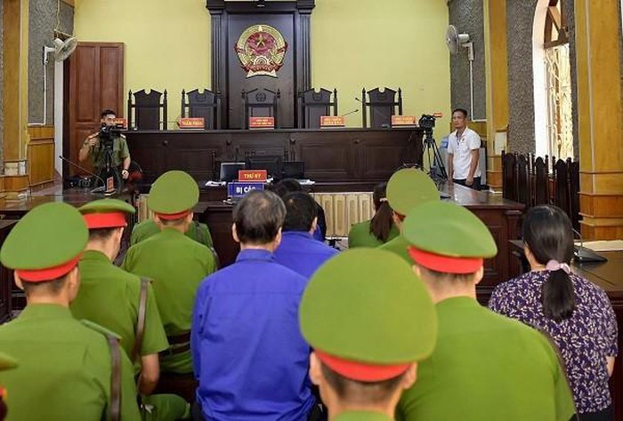 Vụ gian lận điểm thi tại Hà Giang, Sơn La: Xét xử cùng thời điểm