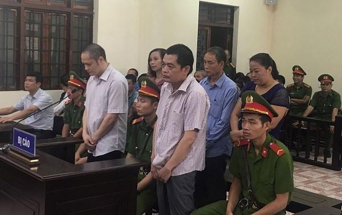 Vụ gian lận điểm thi tại Hà Giang, Sơn La: Xét xử cùng thời điểm