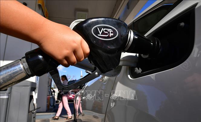Giá dầu châu Á tăng 2% trong phiên đầu tuần