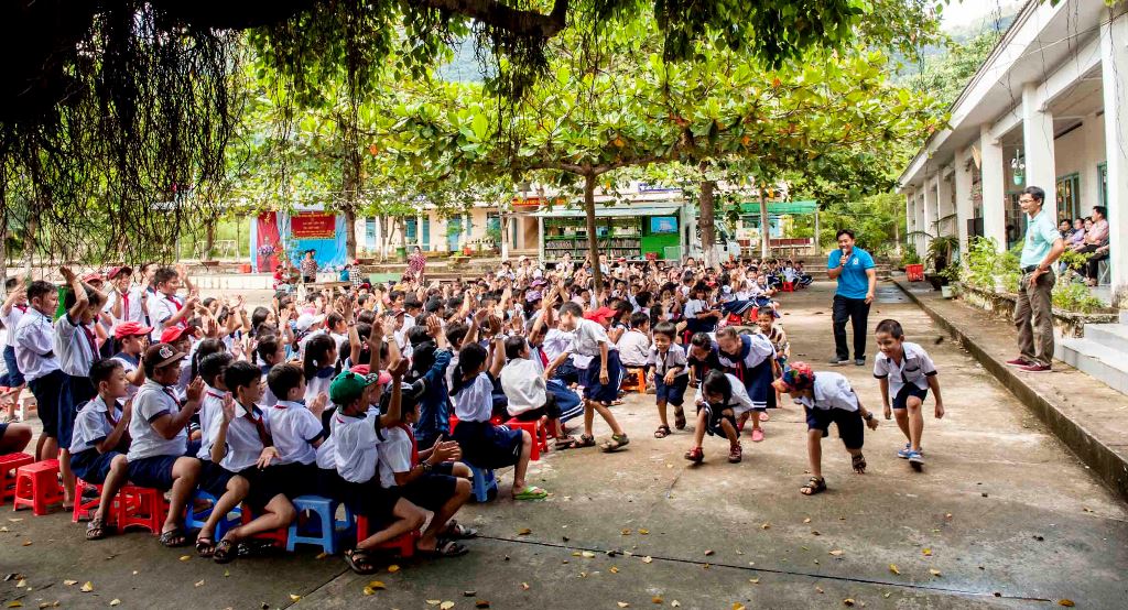 Thư viện tỉnh: Sinh hoạt ngoại khóa xe ô tô thư viện lưu động “Ánh sáng tri thức”
