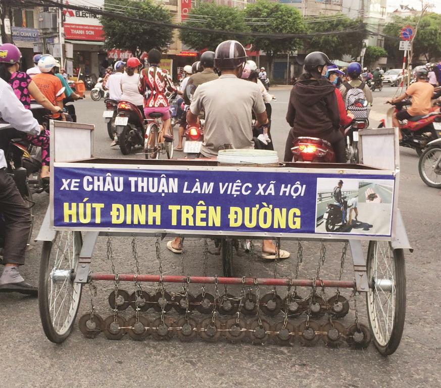 Việc làm nhân văn của người rà đinh