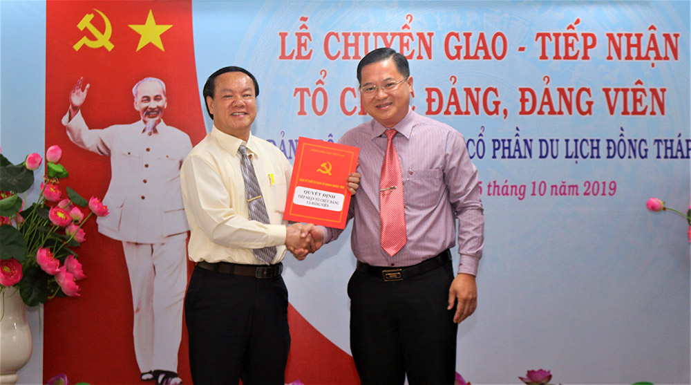 Tiếp nhận Đảng bộ cơ sở Công ty Cổ phần Du lịch Đồng Tháp