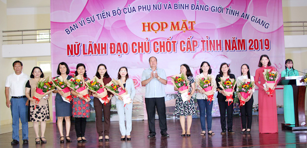 Họp mặt nữ cán bộ chủ chốt cấp tỉnh Họp mặt nữ cán bộ chủ chốt cấp tỉnh