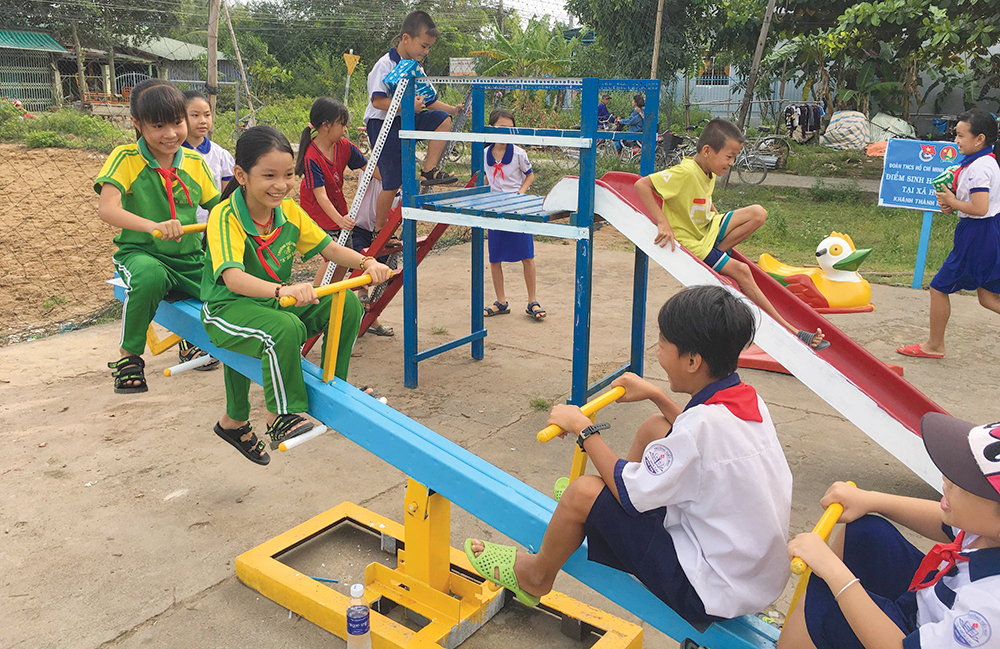 Tạo điểm vui chơi cho trẻ em vùng nông thôn Tạo điểm vui chơi cho trẻ em vùng nông thôn