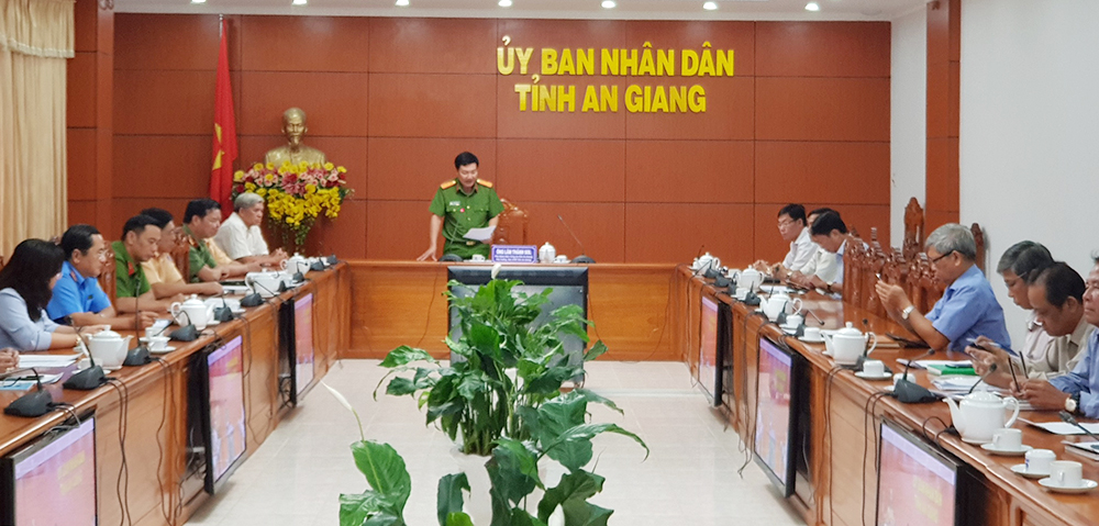 Phó Thủ tướng Chính phủ Trương Hòa Bình biểu dương 22 địa phương giảm trên 10% số người chết do tai nạn giao thông Phó Thủ tướng Chính phủ Trương Hòa Bình biểu dương 22 địa phương giảm trên 10% số người chết do tai nạn giao thông