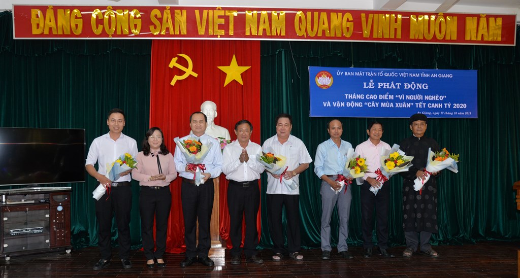 Phát động Tháng cao điểm “Vì người nghèo” năm 2019