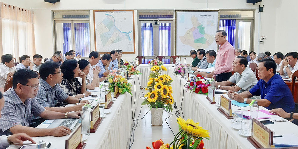 Phó Bí thư Thường trực Tỉnh ủy Võ Anh Kiệt làm việc với Ban Thường vụ Huyện ủy Châu Phú