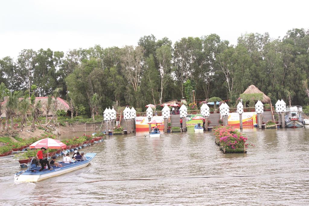 Thưởng ngoạn rừng tràm Trà Sư mùa nước nổi