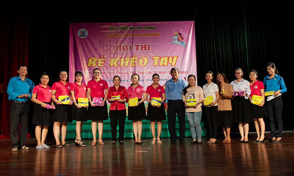 Trường Mầm non Sen Hồng tổ chức Hội thi bé khéo tay