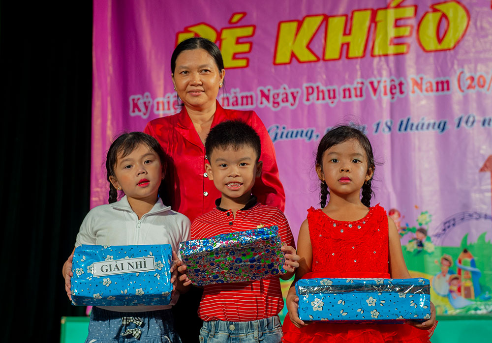 Trường Mầm non Sen Hồng tổ chức Hội thi bé khéo tay