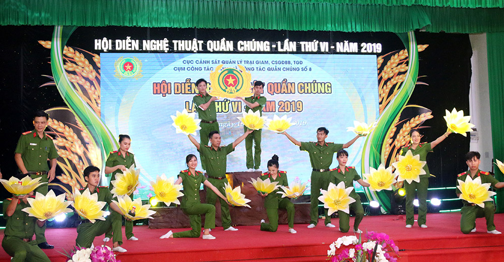 Hội diễn nghệ thuật quần chúng Cụm công tác Đảng và công tác quần chúng số 8