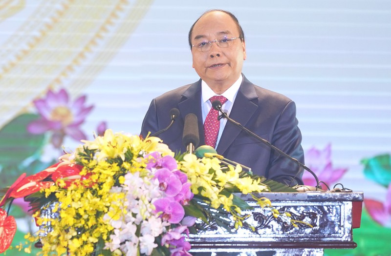 Thủ tướng: Xây dựng nông thôn mới chỉ có điểm đầu, không có kết thúc Thủ tướng Nguyễn Xuân Phúc phát biểu tại Lễ tuyên dương điển hình tiên tiến trong xây dựng nông thôn mới.