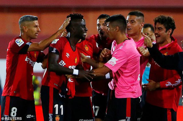 Thua Mallorca, Real Madrid mất ngôi đầu bảng vào tay Barcelona