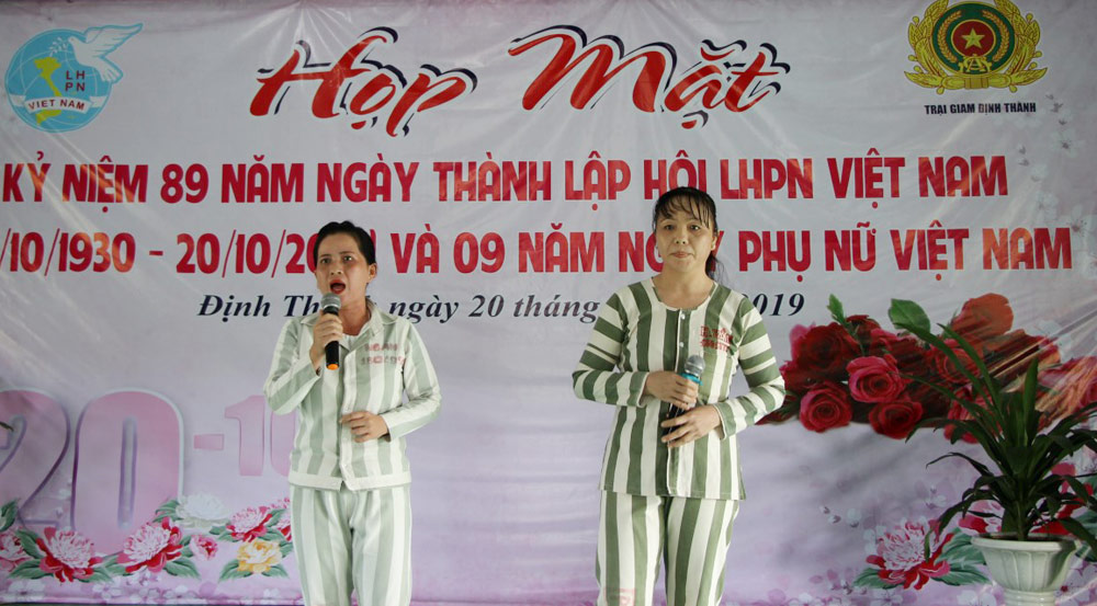 Họp mặt, thăm và tặng quà 200 nữ phạm nhân tại Trại giam Định Thành