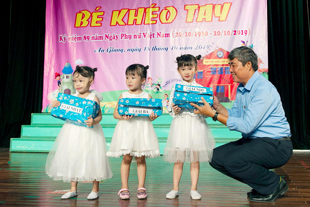 Hội thi bé khéo tay Hội thi bé khéo tay
