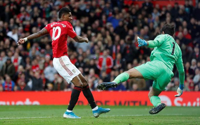 Nghẹt thở đại chiến, Liverpool suýt thua Man United tại Old Trafford
