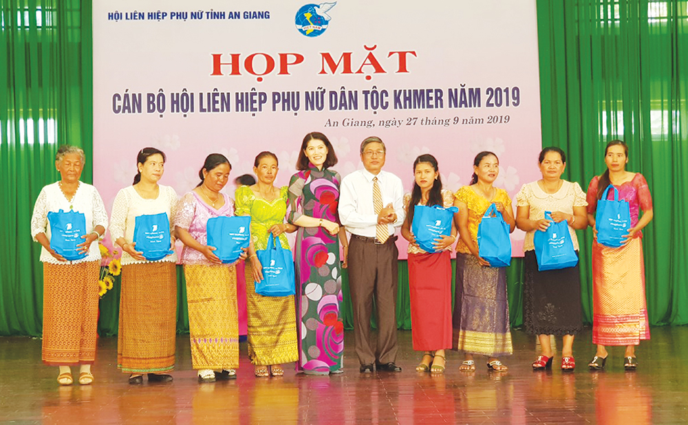 Những cán bộ Hội Phụ nữ dân tộc thiểu số Khmer điển hình Những cán bộ Hội Phụ nữ dân tộc thiểu số Khmer điển hình