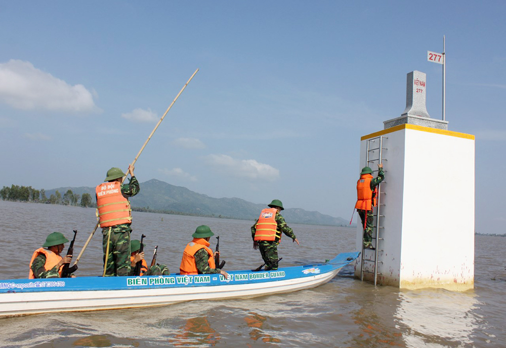 Đảng trong lòng người dân biên giới An Giang - Kỳ 1: Xây dựng cột mốc trong lòng nhân dân ở tỉnh biên giới An Giang Đảng trong lòng người dân biên giới An Giang Xây dựng cột mốc trong lòng nhân dân - Kỳ 1: Xây dựng cột mốc trong lòng nhân dân ở tỉnh biên giới An Giang