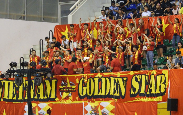 HLV Miguel Rodrigo tạo nên lịch sử khi giúp Futsal Việt Nam đánh bại Australia