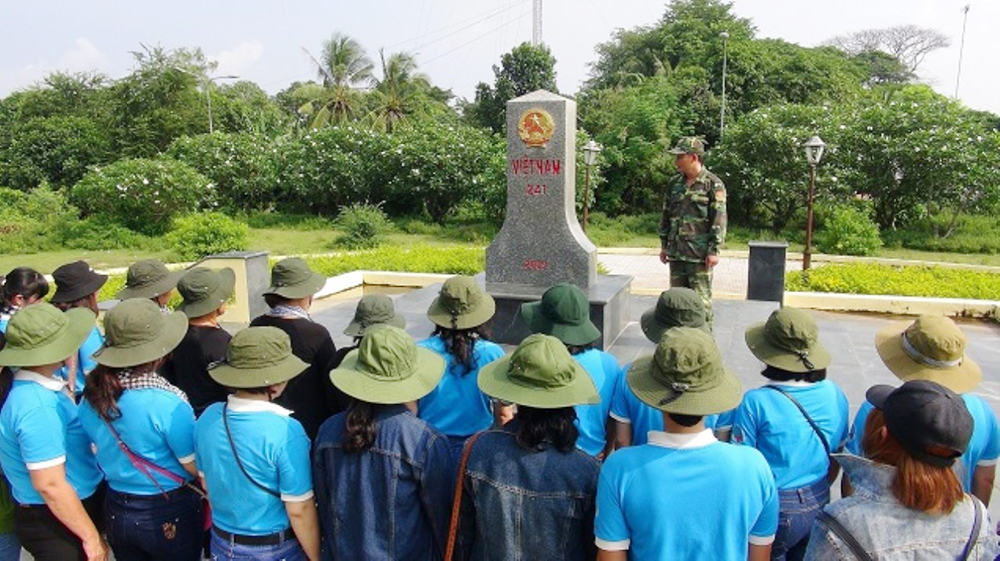 Đảng trong lòng người dân biên giới An Giang - Kỳ 1: Xây dựng cột mốc trong lòng nhân dân ở tỉnh biên giới An Giang Đảng trong lòng người dân biên giới An Giang Xây dựng cột mốc trong lòng nhân dân - Kỳ 1: Xây dựng cột mốc trong lòng nhân dân ở tỉnh biên giới An Giang