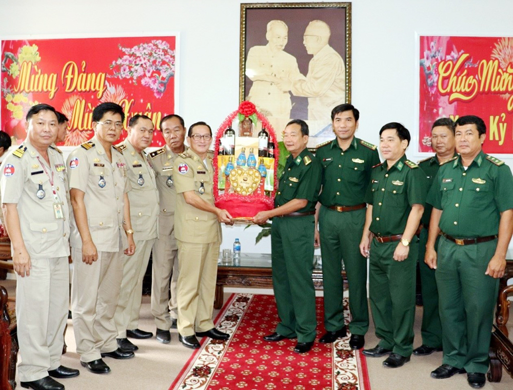 Đảng trong lòng người dân biên giới An Giang - Kỳ 1: Xây dựng cột mốc trong lòng nhân dân ở tỉnh biên giới An Giang Đảng trong lòng người dân biên giới An Giang Xây dựng cột mốc trong lòng nhân dân - Kỳ 1: Xây dựng cột mốc trong lòng nhân dân ở tỉnh biên giới An Giang